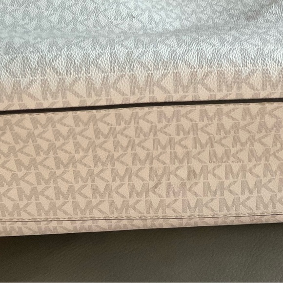 Michael Kors White and Yellow Tote Bag - Picture 6 of 13